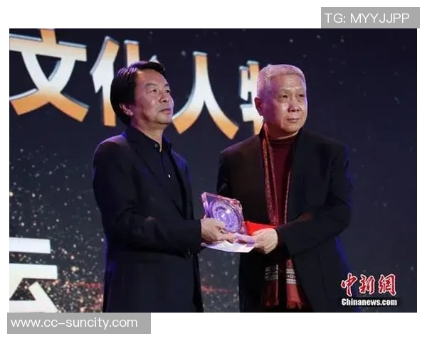 德拉普获PFA年度最佳年轻球员奖项官方晒领奖照片引关注