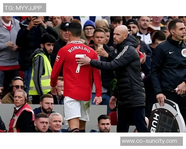 C罗进球数突破950引发热议费迪南德感慨埃弗拉质疑争论何需继续