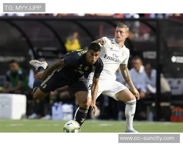 皇马与尤文高层会晤礼物传情展现友好合作意愿 皇马与尤文高层会晤礼物传情展现友好合作意愿