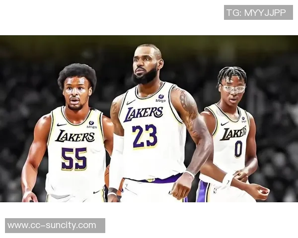 詹姆斯二儿子布莱斯在亚利桑那大学首秀表现出色有望参加2026年NBA选秀