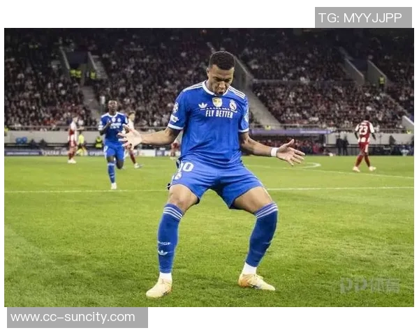 姆巴佩幽默回应对方球迷法语嘲讽称口音太烂引发笑声 姆巴佩幽默回应对方球迷法语嘲讽称口音太烂引发笑声